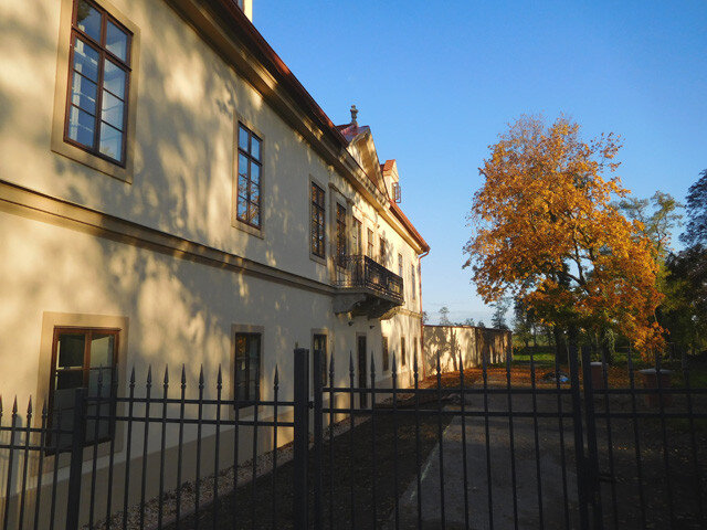 Pohled na takzvaný panský dům v roce 2021
