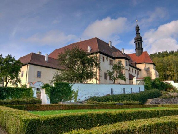 Obnova kláštera Čtrnácti svatých pomocníků stojí město Kadaň až 1,5 milionu ročně. Do budoucna by to mohlo být až 6 milionů.