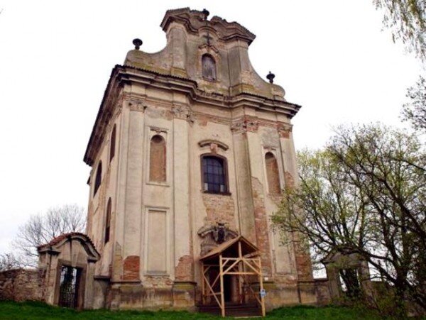Kostel sv. Havla ve Štolmíři byl tématem veřejné diskuze, která byla zaměřena na obnovu a budoucí využití této památky.