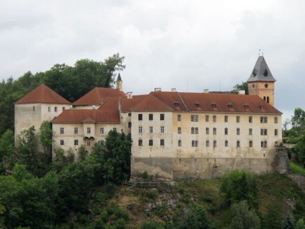 Zámek ve Vimperku je hlavní dominantou šumavského města.
