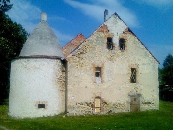 Historická sušárna chmele z druhé poloviny 19. století je jedinou z celkem šesti sušáren v Dubé, která se dochovala. Proto je velmi cennou technickou památkou.