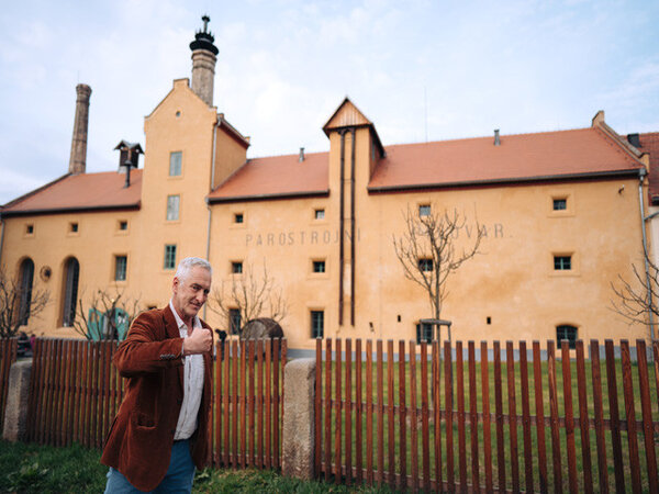 Jednou ze zastávek se stal parostrojní pivovar v Lobči