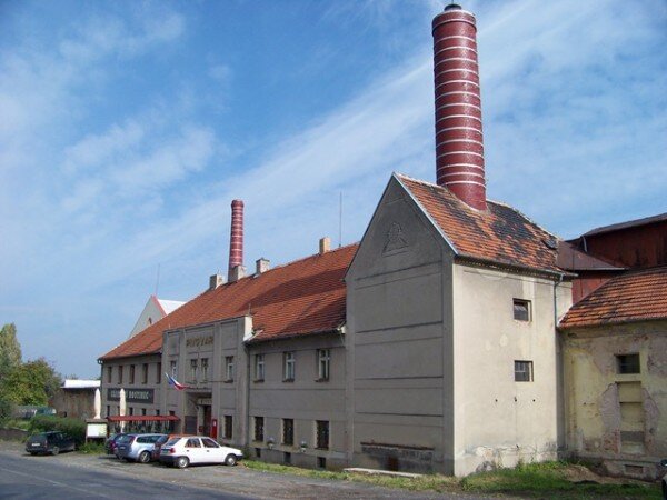 Komíny pivovaru v Kostelci nad Černými lesy