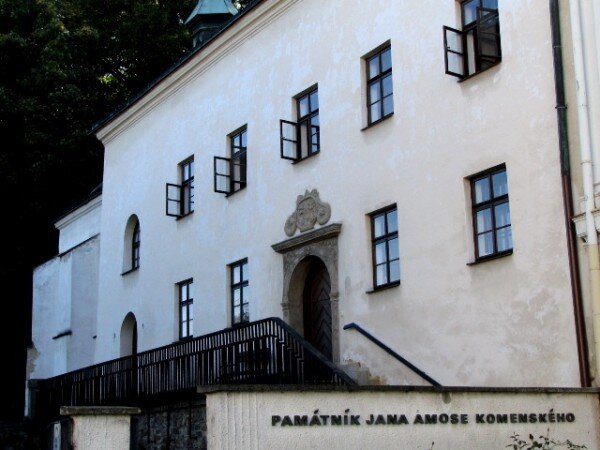 Památník Jana Amose Komenského je součástí areálu bývalého bratrského sboru ve Fulneku.