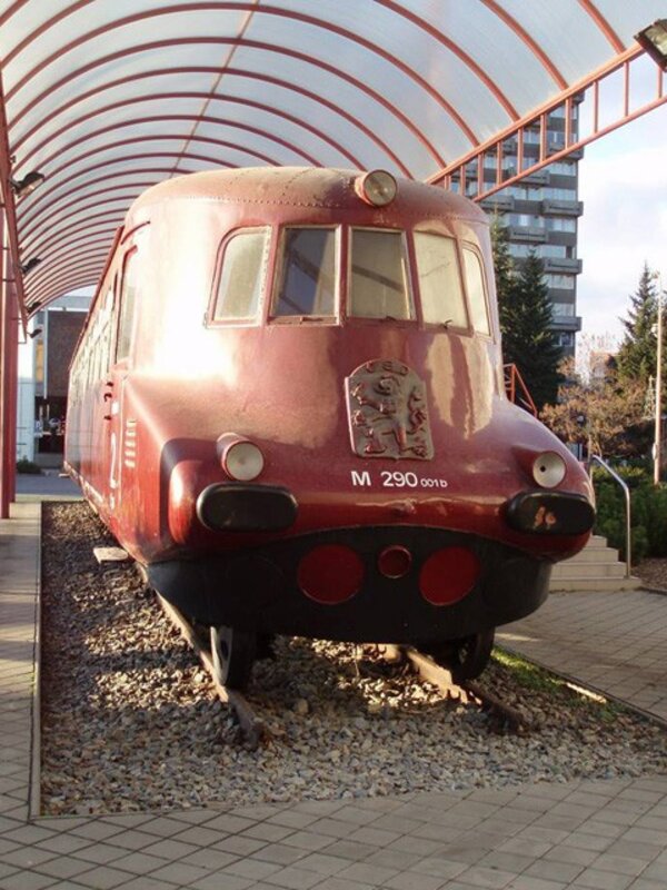 Vůz Slovenská strela je cenný celkovým technickým, konstrukčním a výtvarným řešením v období přechodu od parní k motorové trakci.