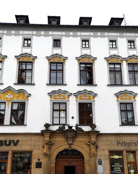 Petrášův palác s obnovenými vikýři