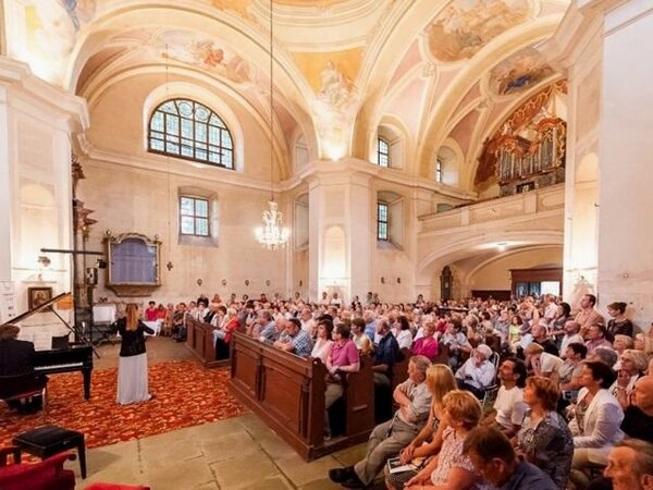 Koncerty vážné hudby v rámci festivalu Za poklady Broumovska jsou velmi vyhledávané.