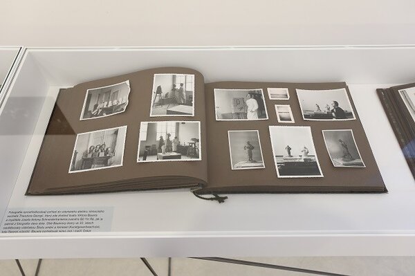 Fotoalbum s fotografiemi Viktora Bauera