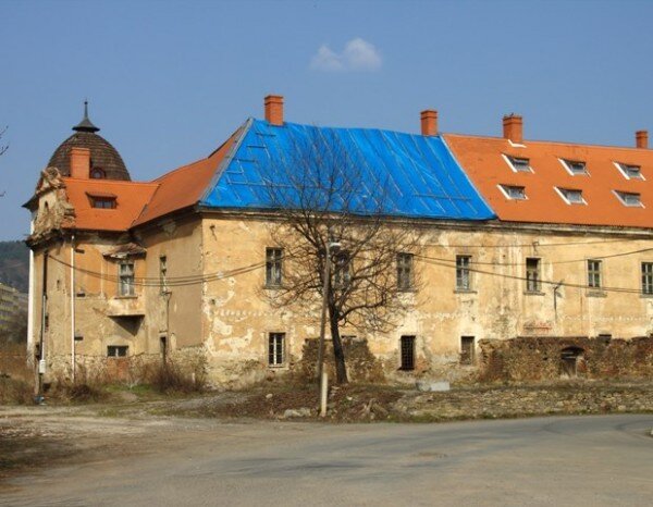 Zámek v Králově Dvoře na archivním snímku v době rekonstrukce.  