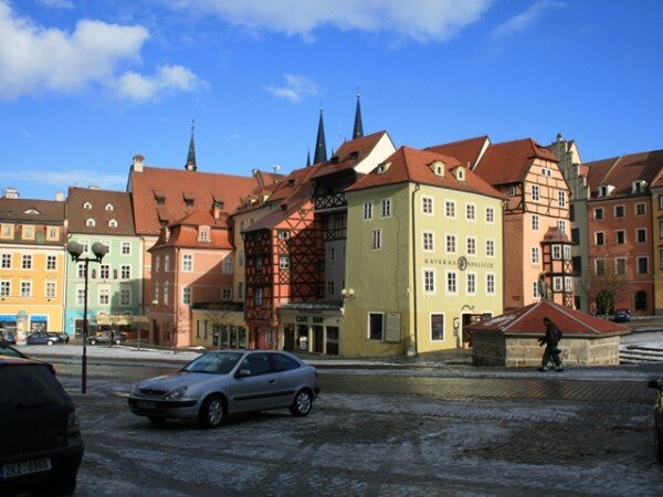 Městský nadační fond dlouhodobě zajišťuje financování náročných památkových projektů. Takzvaný Špalíček na hlavním náměstí v historickém centru Chebu.  