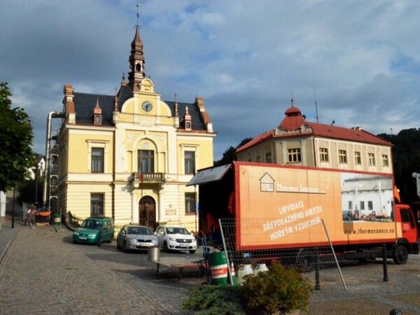 Horkovzdušnou sanací byl ošetřen také původní krov radnice v Brandýse nad Orlicí.