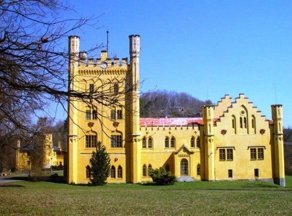 Konference Dějiny staveb se pravidelně každým rokem koná na zámku v Nečtinech u Plzně.