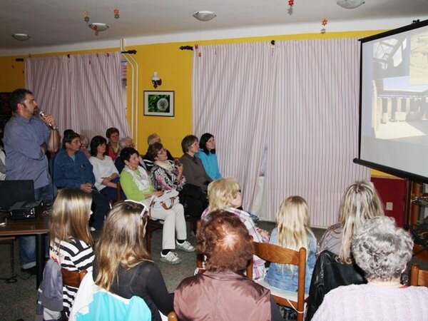 Spolek přátel Častolovic pořádá také besedy o historii a památkách městyse.