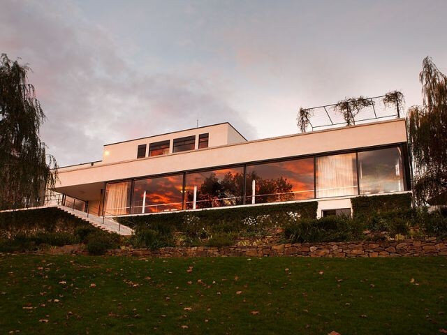 Vila Tugendhat myslí i na hendikepované návštěvníky, nově nabízí i videoprohlídky pro neslyšící.