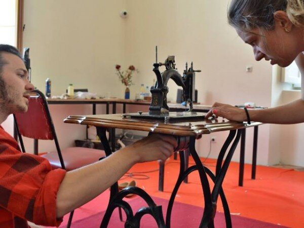 Slavkovského restaurování se účastní studenti brněnské Vyšší odborné školy restaurátorské.