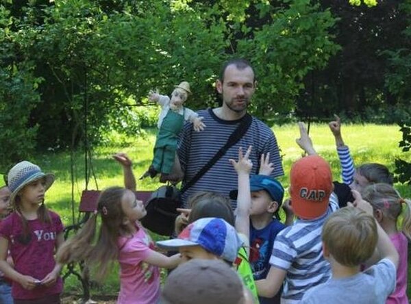 Interpretací poznatků z oblasti kulturního dědictví rozumíme umění vysvětlit význam a jedinečnost místa s cílem podpořit myšlenku jeho ochrany.