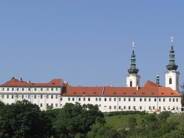 Strahovský klášter je nejstarším premonstrátským klášterem v Čechách.