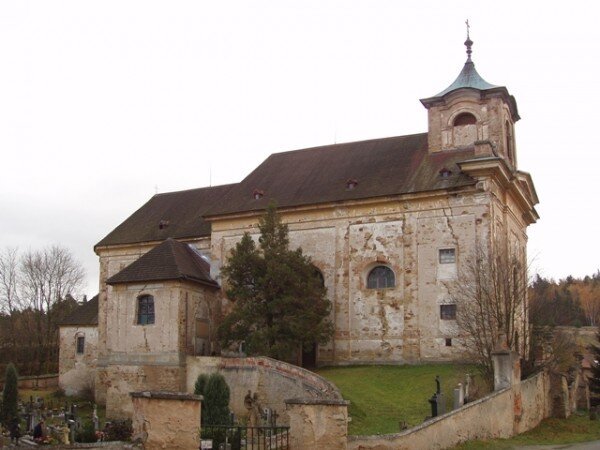 V kostele sv. Barbory v Manětíně se nachází vzácné varhany vyrobené v roce 1721. Jedinečnost tohoto nástroje spočívá v tom, že nikdy nebyl přeladěn.