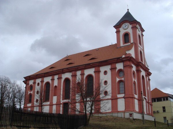 Město Chodov opraví boží muka stojící vedle kostela sv. Vavřince s pomocí dotace z přeshraničního programu Cíl 3.