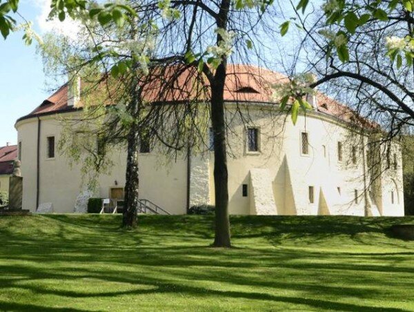 Roztoky u Prahy - renesanční zámek