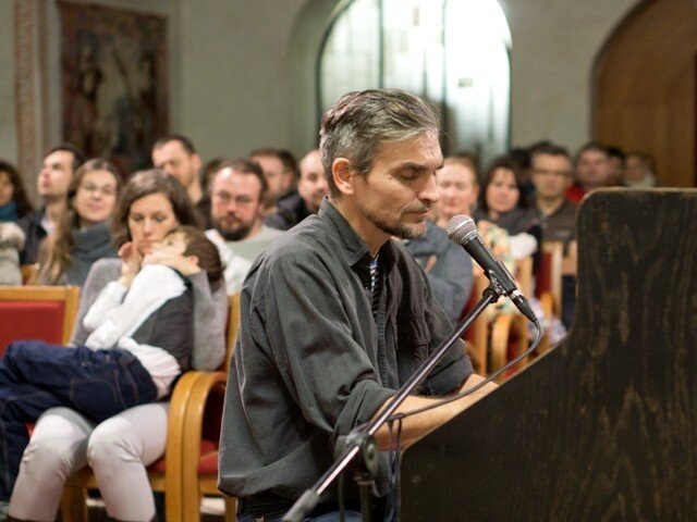 Semináře budou zaměřeny na plánování a realizaci úspěšného kulturního projektu. Na ilustračním snímku je Jarda Svoboda při benefičním koncertu PROPAMÁTKY.