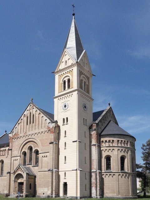 Kostel sv. Josefa v Úhercích byl postaven v roce 1901.