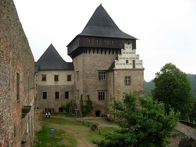 Pohled do nádvoří hradu Lipnice