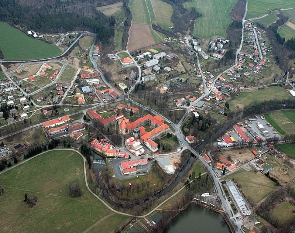 Část města Plasy na levém břehu Střely s areálem cisterciáckého kláštera