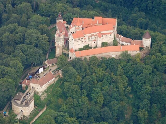 V první výzvě na čerpání dotací z Integrovaného regionálního operačního programu Národní památkový ústav uspěl i s projektem obnovy hradu Pernštejna.
