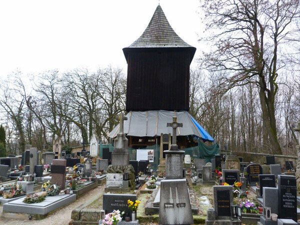 Zvonice během obnovy