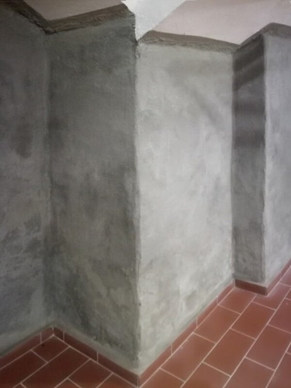 Na obnovu vnitřních i vnějších omítek radniční budovy byly použity omítkoviny od společnosti MC–Bauchemie.