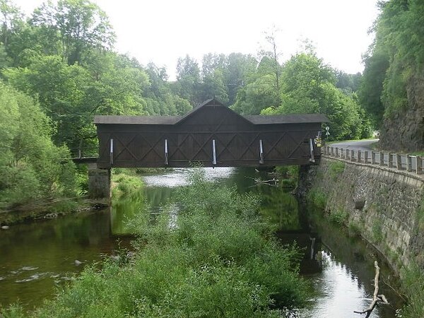 Dřevěný most přes řeku Jizeru v Bystré nad Jizerou