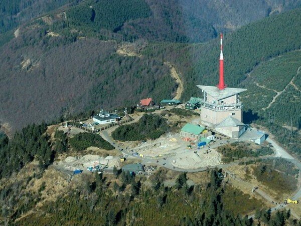 Na výstavu se bude vybírat pouze dobrovolné vstupné, které bude směřovat na výstavbu Bezručovy chaty na Lysé hoře (ilustrační foto).