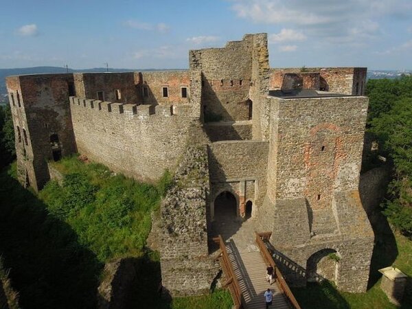 Na semináři budou zmíněny i možnosti sanace cihelného zdiva na paláci hradu Helfštýna. 