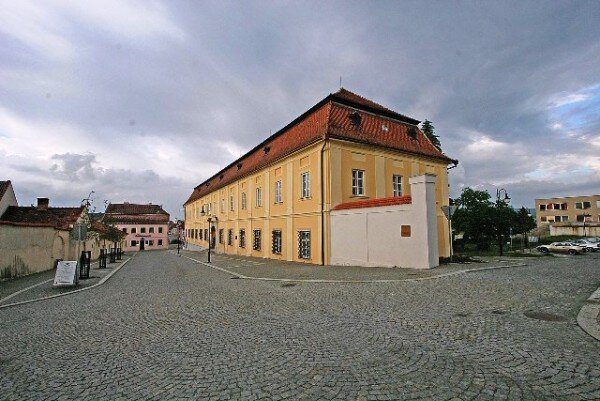 Muzeum Boskovicka pracuje na reinstalaci svých expozic, včetně zresaurovaného torza bezmála 350 let starého praporu šlechtického rodu Morkovských ze Zástřisl.