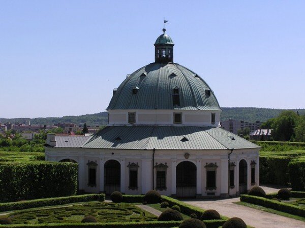 Rotunda v Květné zahradě v Kroměříži. Projekt průzkumů a prezentace získal dotaci v 2. prioritní oblasti.