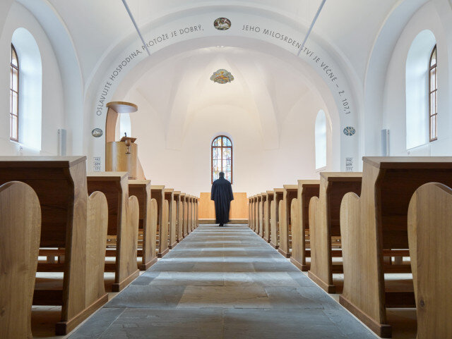 Interiér evangelického kostela v Hodslavicích po obnově
