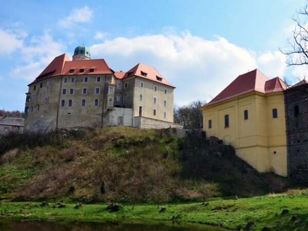 Na postupně opravovaný hrad a zámek Libá zamíří v září parketáři z osmi zemí Evropy v rámci týdenního dobrovolnického workcampu.