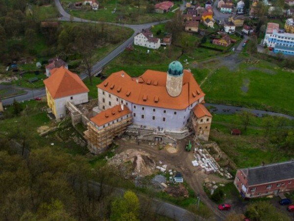 Jednou ze zachráněných památek Karlovarska, pro kterou lze hlasovat, je také hrad a zámek Libá.