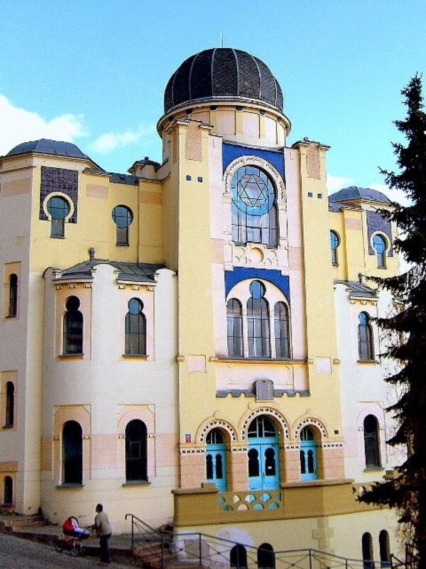 Dotace z Programu na záchranu a obnovu kulturních památek Ústeckého kraje získala také synagoga v Děčíně, finanční prostředky budou použity na odvlhčení jednacího sálu.