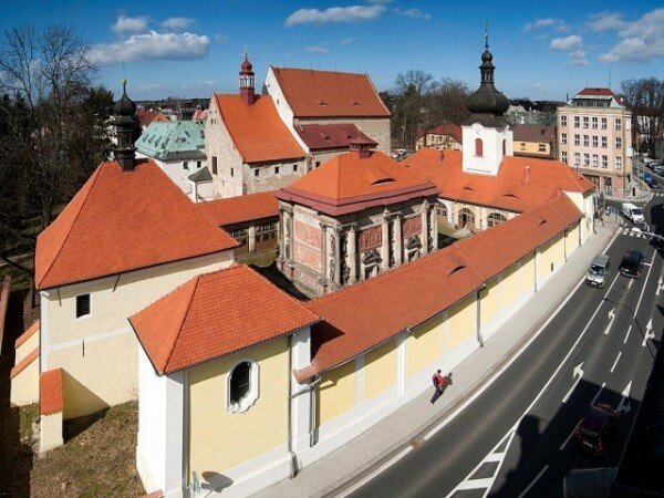 Loreta v Rumburku je cenná i díky kapli Svatých schodů.