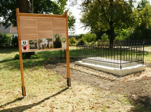 Hrob pruského generálporučíka Friedricha von Clausewitze v Čejči. 