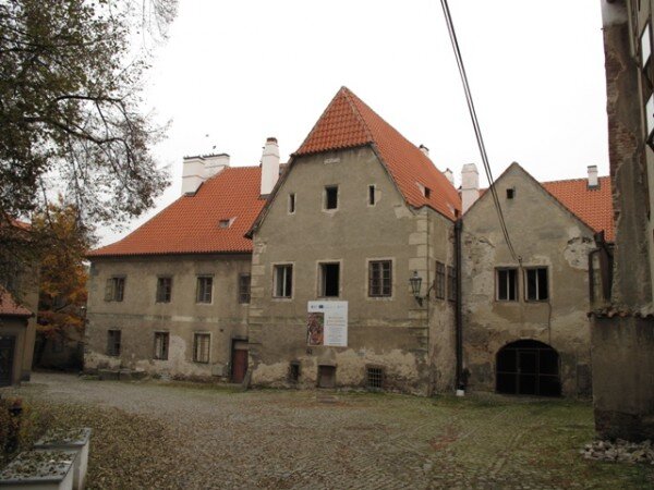 Klášter minoritů byl založen v polovině 14. století. Nachází se v prvním meandru Vltavy v sousedství hradu a zámku.