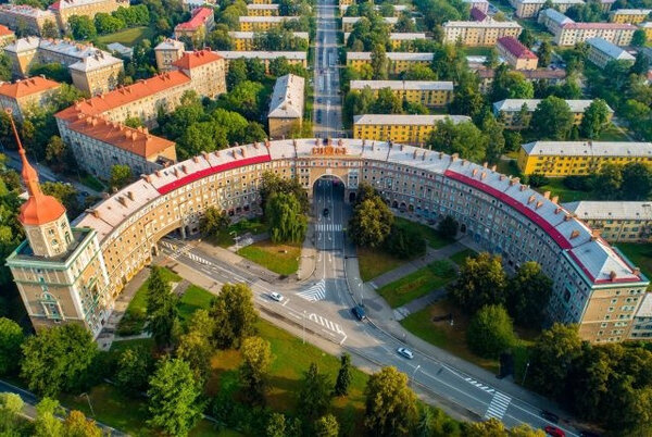 Letecký pohled na porubský Oblouk v době rekonstrukce