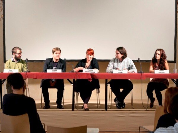 Třetí panelové diskuze se zúčastnili Jan Böhm, Lukáš Hejna, Klára Šplíchalová, Janek Jaros a Petra Joklová.