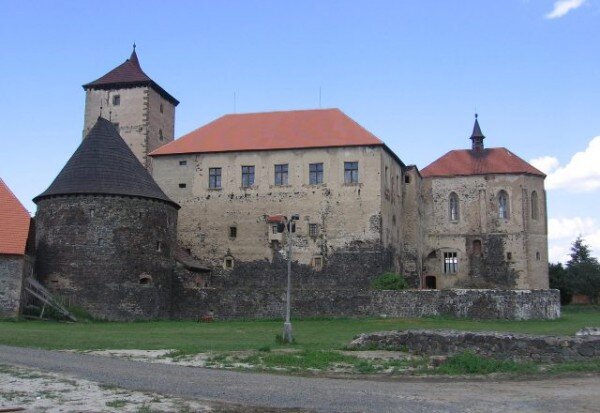 Vlastníci památek se na vodním hradě Švihově naučí, jak citlivě rekonstruovat fasády.