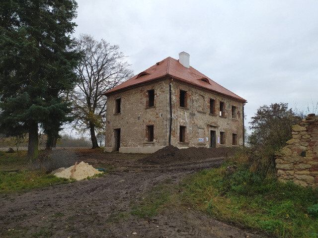 Zámeček s obnovenou střechou