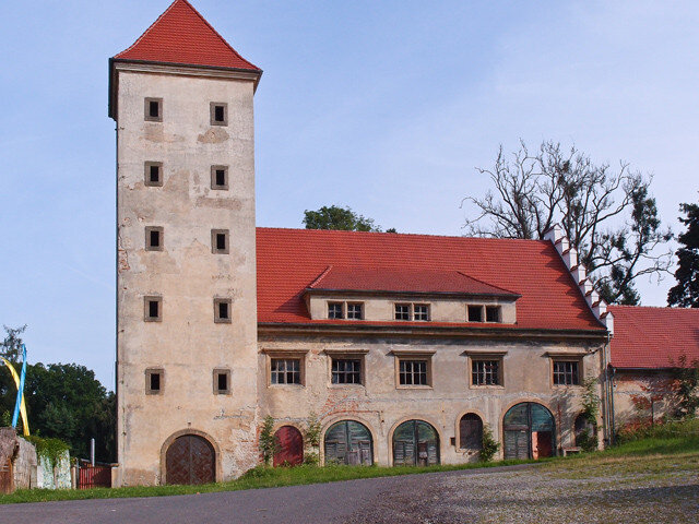 Pohled na obnovovaný zámek v Horní Libchavě