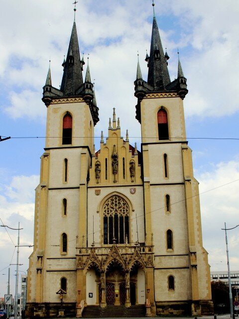 Mezi nově zapsanými památkami nalezneme také známý kostel sv. Antonína Paduánského v pražských Holešovicích.
