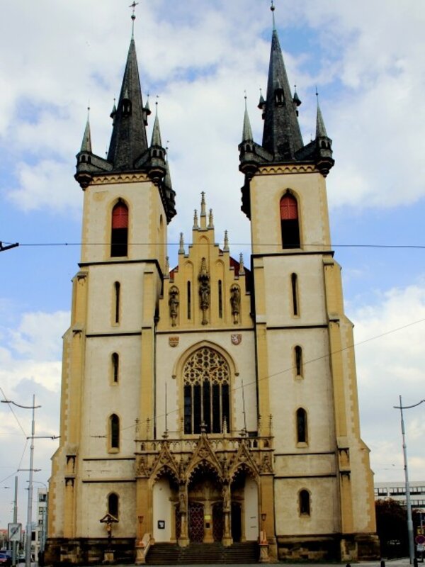 Mezi nově zapsanými památkami nalezneme také známý kostel sv. Antonína Paduánského v pražských Holešovicích.